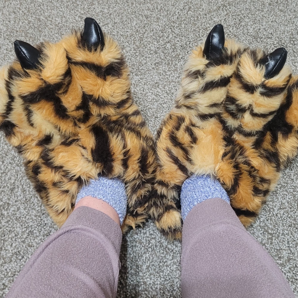 4/$25 Fun House Slippers Used Size s/m Can fit kids and adults - Picture 2 of 10